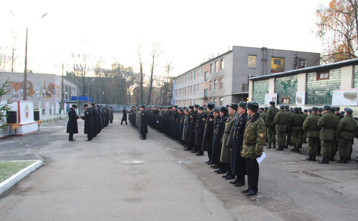 Адрес военной части. 28677 Воинская часть Гатчина. ВЧ 28677 ФСО. Гатчина ФСО В/Ч 28677. Красные казармы Гатчина воинская часть.